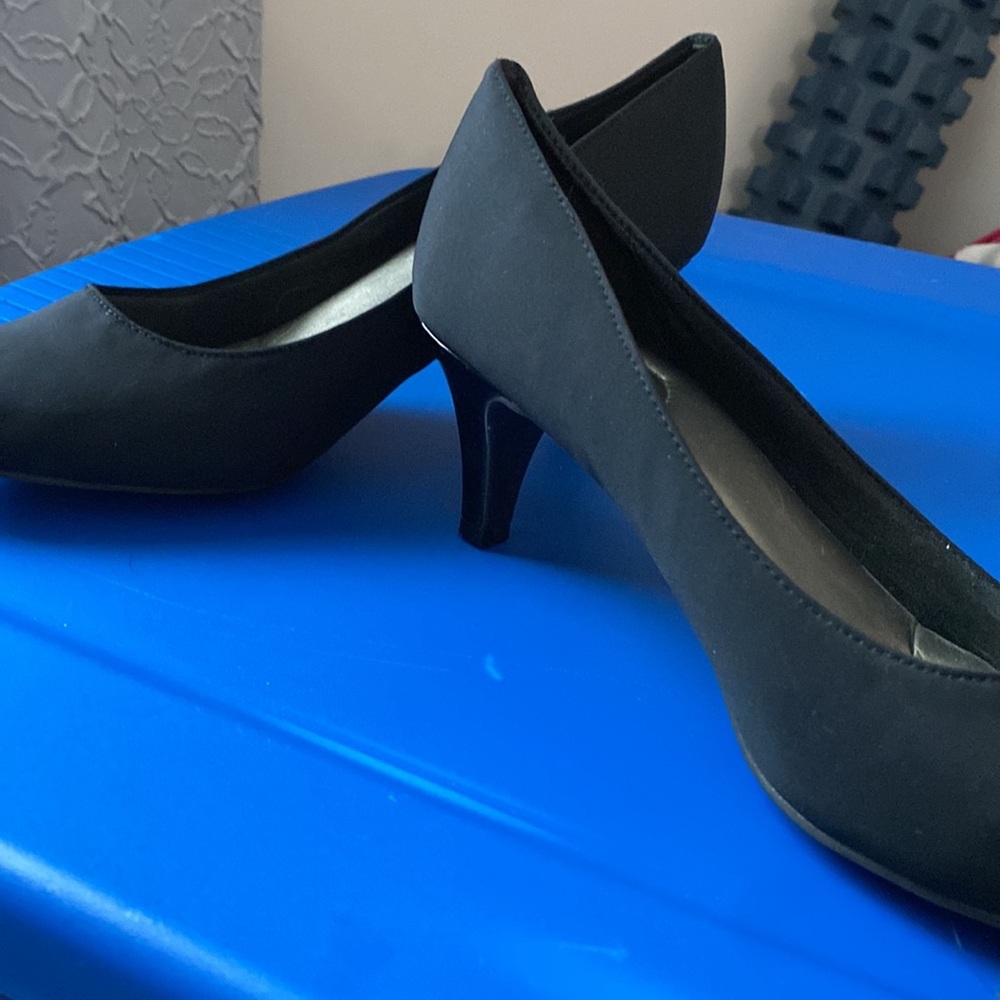 Heels - Picture 3 of 4